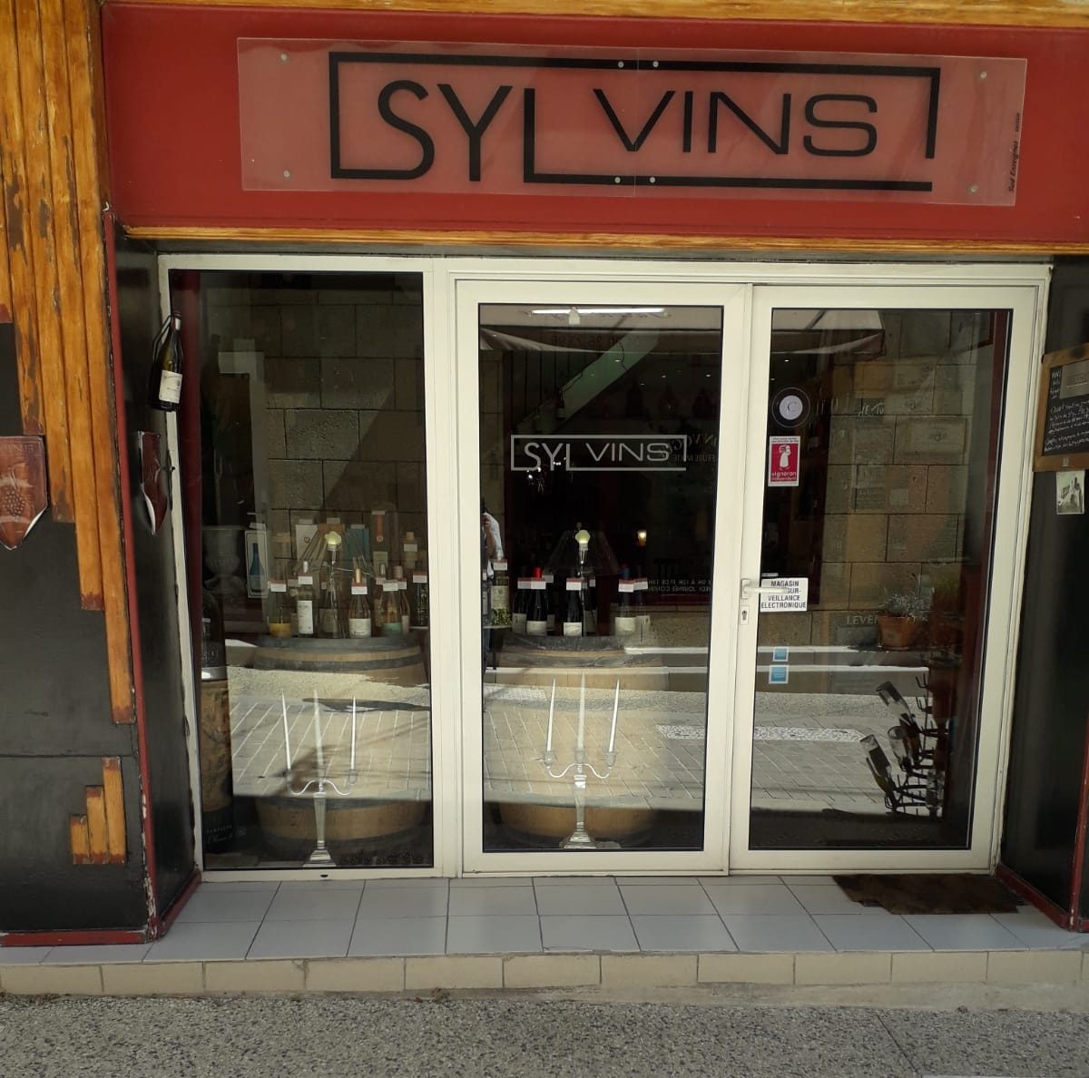Façade de la boutique SYLVINS, 8 Rue Raspail, Vaison-la-Romaine